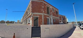 Dúplex a Monte y Mar. Vision duplex esquina en urb con 2 dormitorios en  gran alacant