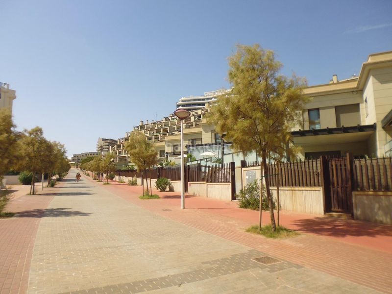 Foto 8d4f6f67-0d53-4e5e-ac26-dbff0da9b553. Casa amb piscina a Los Arenales del Sol Elche / Elx