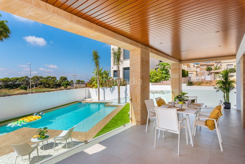Foto a9cd9d22-e2d0-45e7-a472-8fc65e8b9d26. Xalet amb calefacció aparcament piscina a La Fiesta Rojales