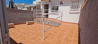 Casa a Panorama-Sierramar. Vivienda con vistas al mar y terraza de 2 dormitorios ideal para