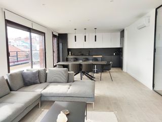 Alquiler Ático  Plaça salvador riera. Atico 3 hab. 2 baños terraza