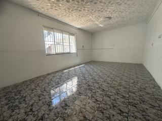 Lloguer Casa adossada  Calle amadeo vives. Planta baja en alquiler con opción a compra en bda. san cristóba
