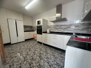 Casa adossada  Calle isaac albniz. Planta baja en venta en barriada san cristbal