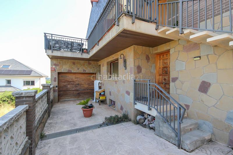 Foto 173ad62e-f516-47bb-809f-48664a6277e8. Casa en avinguda de la font casa independiente con gran jardín y dos viviendas ideal para dos familias en Cervelló