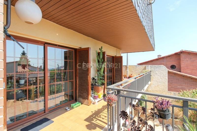 Foto 1d2684f4-439a-48c6-9956-698f6e395e8a. Casa en avinguda de la font casa independiente con gran jardín y dos viviendas ideal para dos familias en Cervelló