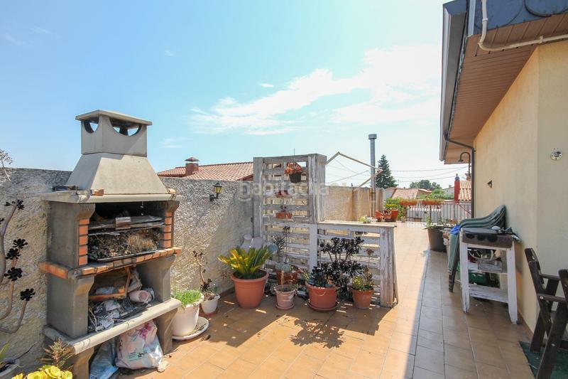 Foto 43514ffc-9b61-4cda-81d2-b0114841605c. Casa en avinguda de la font casa independiente con gran jardín y dos viviendas ideal para dos familias en Cervelló