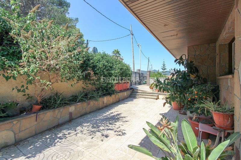 Foto 46ff7800-e924-4138-b697-2a016227aa8d. Casa en avinguda de la font casa independiente con gran jardín y dos viviendas ideal para dos familias en Cervelló
