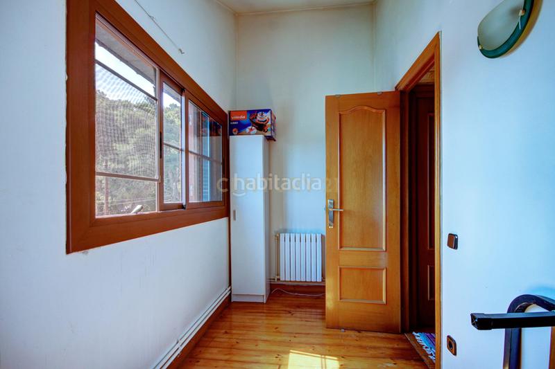 Foto 5c4ed878-880f-4c40-9fa1-c91dd953082b. Casa en avinguda de la font casa independiente con gran jardín y dos viviendas ideal para dos familias en Cervelló
