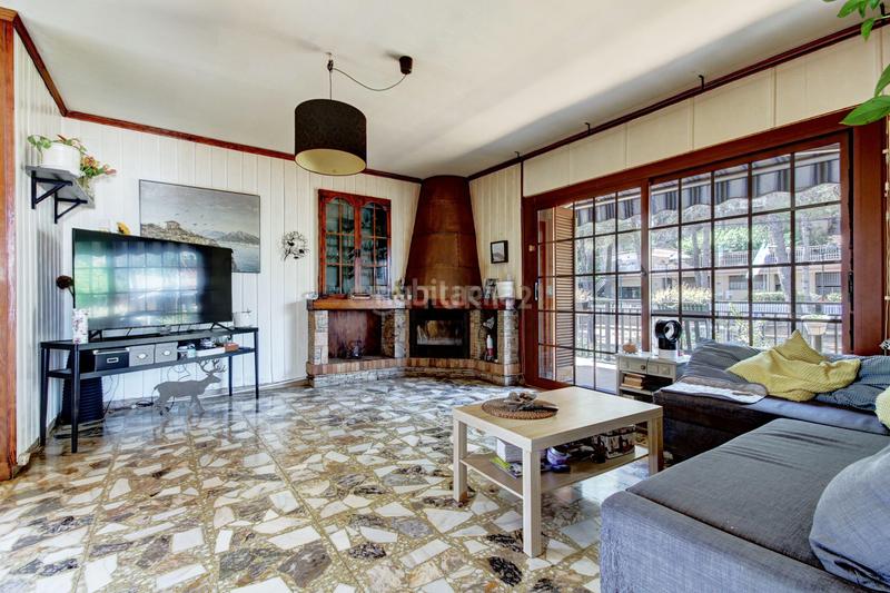 Foto a32b1823-740d-456b-bc40-d8ba3ab9f6f7. Casa en avinguda de la font casa independiente con gran jardín y dos viviendas ideal para dos familias en Cervelló