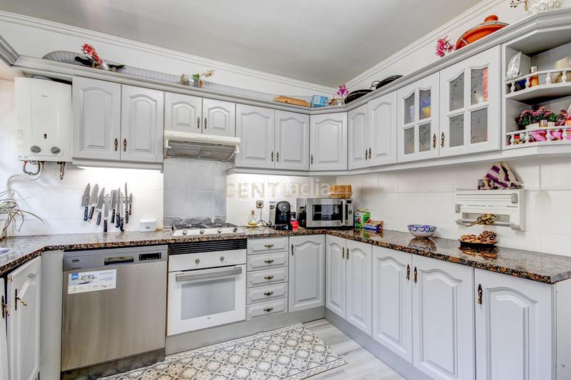 Foto b5de134f-d59e-409d-b16c-1ba44f57e338. Casa en avinguda de la font casa independiente con gran jardín y dos viviendas ideal para dos familias en Cervelló