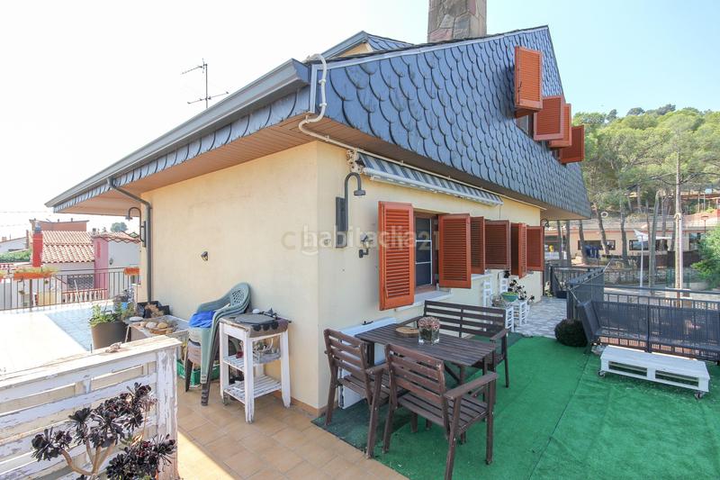 Foto e2d69fc9-d439-49ad-948f-d04dc2022913. Casa en avinguda de la font casa independiente con gran jardín y dos viviendas ideal para dos familias en Cervelló
