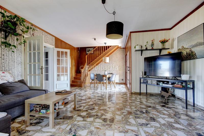 Foto f4257573-3c54-47f3-8862-bde0b8cfce70. Casa en avinguda de la font casa independiente con gran jardín y dos viviendas ideal para dos familias en Cervelló