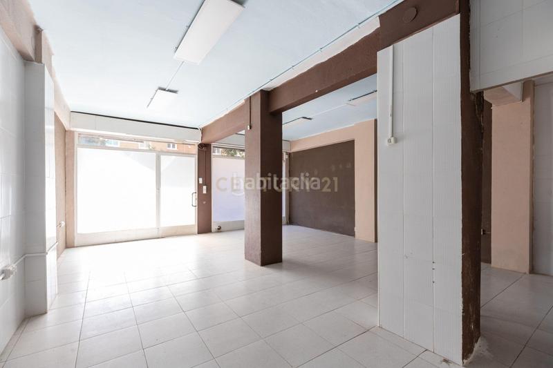 Foto fcadec9c-aa17-4b41-8f0e-3615de07d017. Local commercial dans avinguda primer de maig dans Llagosta (La)