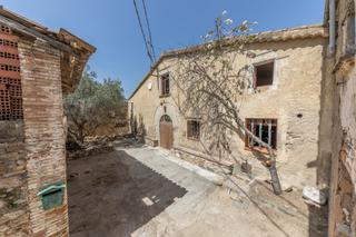 Haus in Barrio can marles 12. Masia con encanto en venta , ideal para inversores
