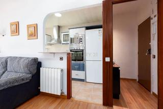 Apartament a Carrer d'anselm clavé, parets del vallès, spain 45. Oportunidad de inversión piso luminoso con inquilino vigente en