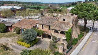 Casa en Carrer jaume ii, 47, la bisbal d'empordà, spain 47. Gran oportunidad de inversión en el corazón del empordà!