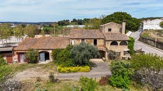 Maison à Carrer jaume ii, 47, la bisbal d'empordà, spain 47. Gran oportunidad de inversión en el corazón del empordà!