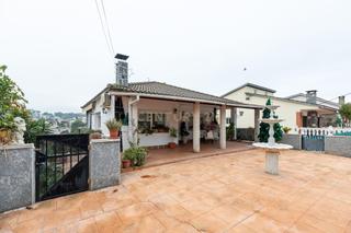 Maison  Carrer de la selva, 27, 08186 lliçà d'amunt, spain 27. Casa independiente con piscina y amplios espacios en cal artigue