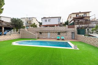 Casa a Carrer de la selva, 24, lliçà d'amunt, spain 24. Casa independiente con piscina y amplios espacios en cal artigue