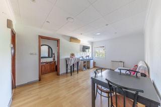 Apartamento  Carrer triangle, montcada i reixac, spain 15. Piso en primer piso sin ascensor, amplio y luminoso con gran pot