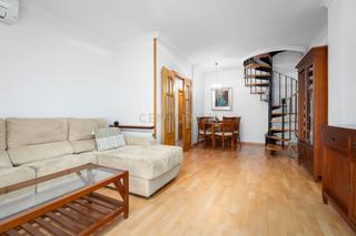 Dúplex  Carrer sant isidre, 75, pallejà, spain 75. Encantador dúplex en zona tranquila de pallejà espacio, luz y co