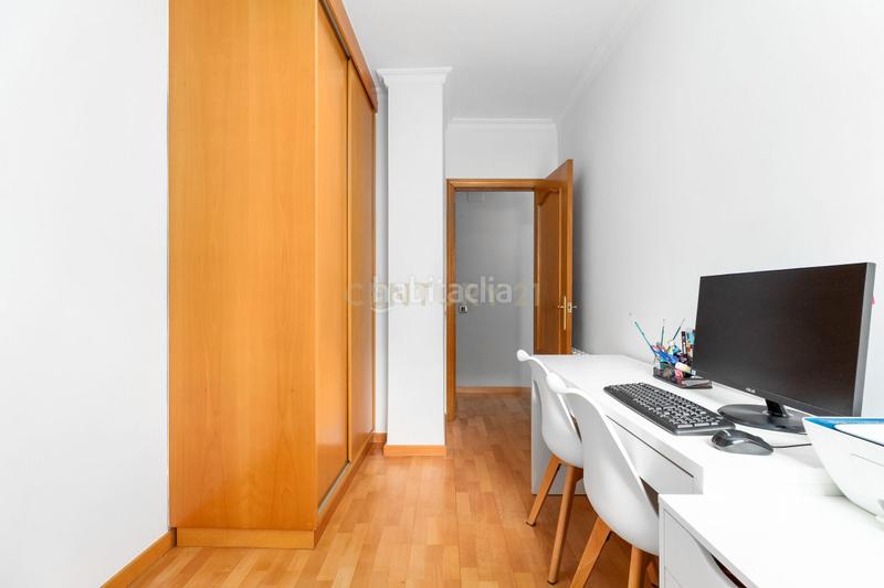 Foto 1d42a45f-46b5-42d2-9f52-44e0f086662d. Dúplex a carrer sant isidre a Pallejà