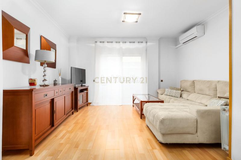 Foto 58dda7d8-2f36-4fad-9680-c589d56b2dc2. Dúplex a carrer sant isidre a Pallejà