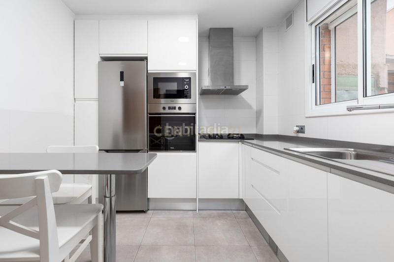 Foto 9f38f670-3289-496e-b693-0f88b2e8bed5. Dúplex a carrer sant isidre a Pallejà