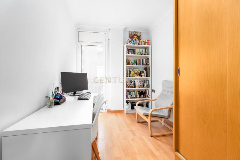 Foto ad385dae-803b-48a2-abf5-930698c02010. Dúplex a carrer sant isidre a Pallejà