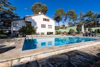 Chalet en Carrer de les orenetes, 35, lliçà d'amunt, spain 35. Hay casas bonitas... y luego están las que te hacen imaginar una