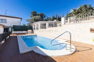 Casa in Carrer de capricorn, 4, olivella, spain 4. Vivienda en planta  casa en venta en olivella  entorno natural a
