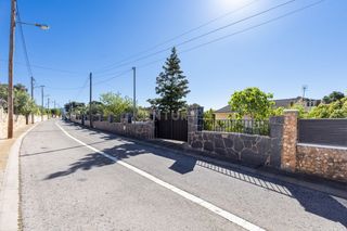 Haus  Carrer pais basc, el mirador del penedès, spain 39-40. Casa en una sola planta en la zona asfaltada del mirador del pen
