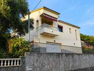 Casa a Ur bosq batlloria 47riells i viabrea (girona). Exclusiva vivienda unifamiliar con jardín y amplio garaje