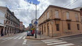 Edifici a Calle mayor 60. Edificio en la union