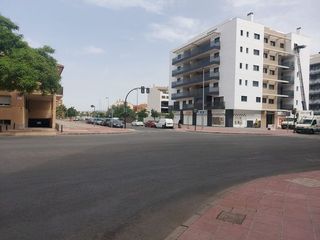 Local Comercial a Avenida de la Marina Española 18