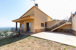 Casa a Montbarbat. Casa a la venta montbarbat