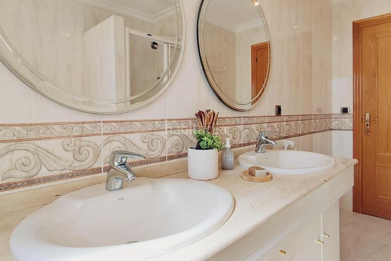 Foto 99a936d5-3d19-49f1-8753-621b215c7eee. Xalet amb calefacció aparcament piscina a Canet d´en Berenguer