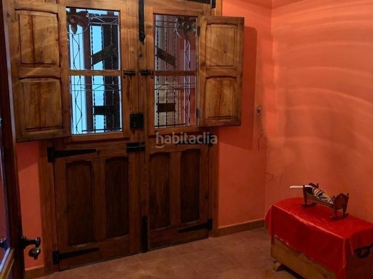 Foto bb010fde-3486-49e6-858a-04bea1a45084. Casa amb calefacció aparcament a Requena