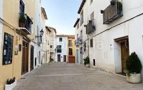 Foto e9e39fdd-51cf-4b58-b4bc-26d469f86676. Casa amb calefacció aparcament a Requena