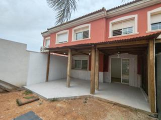 Reihenhaus in Pla dels Aljubs. Chalet adosado en urbanización vista calderona en venta