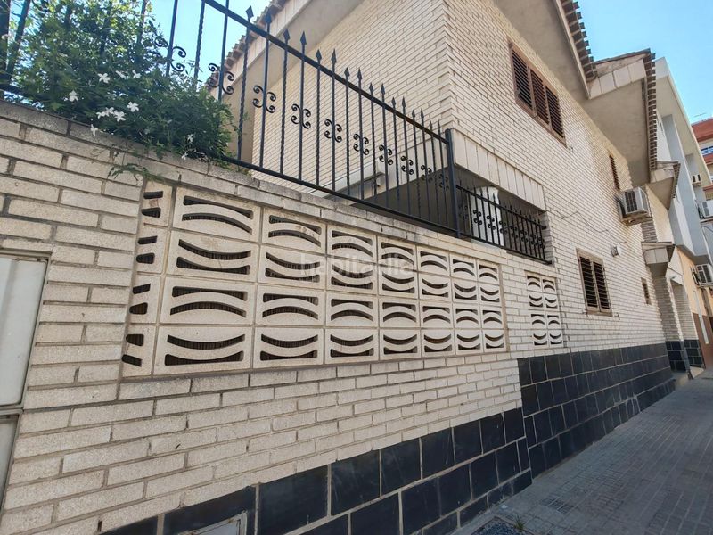 Foto 9ef1b707-f7b7-4785-b486-299f15a67197. Casa adossada amb calefacció aparcament a Avenida de Abril-9 de Octubre Sagunt