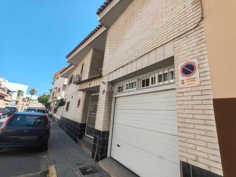 Foto ad3e19ba-58de-44b3-903b-608278f7a49d. Casa adossada amb calefacció aparcament a Avenida de Abril-9 de Octubre Sagunt