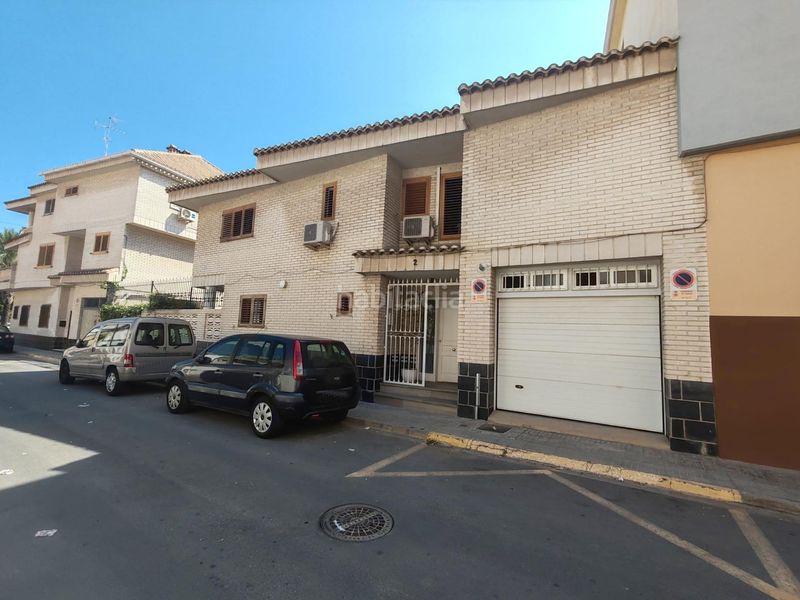 Foto be8f1d1e-7ed7-4f80-a55e-368428dd068c. Casa adossada amb calefacció aparcament a Avenida de Abril-9 de Octubre Sagunt