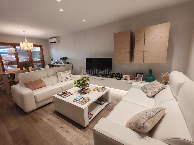 Foto e0a485e7-6c94-4c1d-a374-50b8bbd6692d. Casa adossada amb calefacció aparcament a Avenida de Abril-9 de Octubre Sagunt
