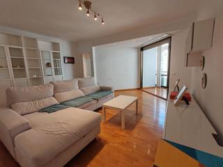 Location Appartement à Russafa. Alquiler para larga estancia en gv germanias  no temporal