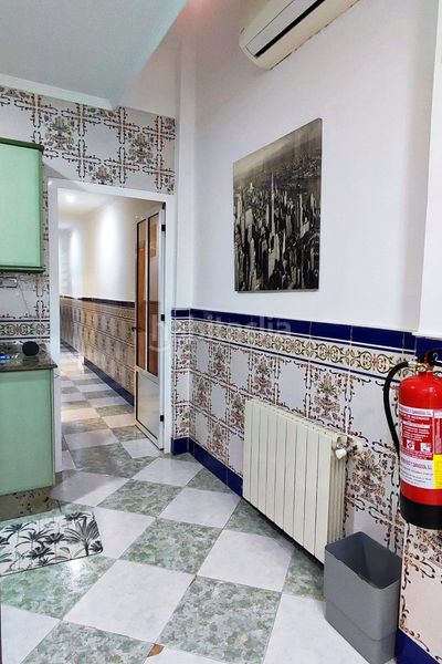 Foto 00d3e18f-b317-481d-8813-d7a44eb3c183. Planta baixa amb calefacció a El Cabanyal-El Canyamelar Valencia
