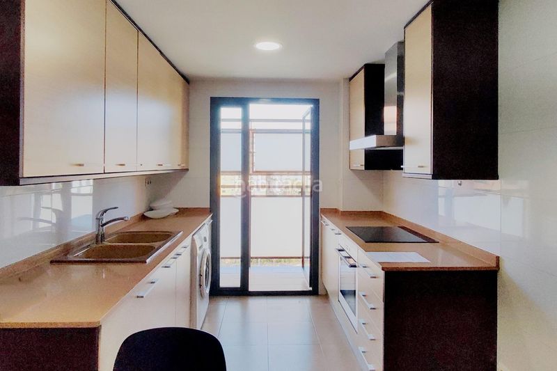 Piso vivienda en novena planta con vistas al mar y garaje en ciutat de les arts i les ciències en Valencia - Imagen 11