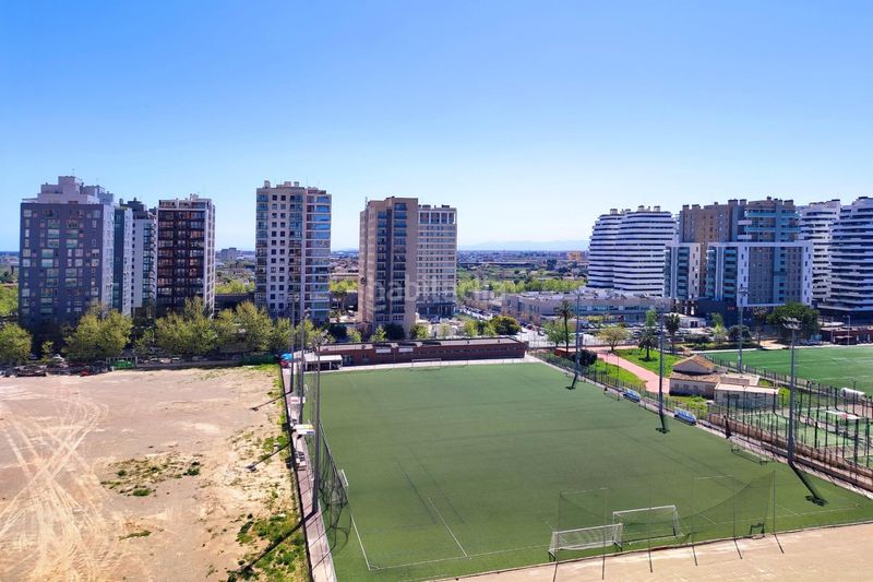 Piso vivienda en novena planta con vistas al mar y garaje en ciutat de les arts i les ciències en Valencia - Imagen 2