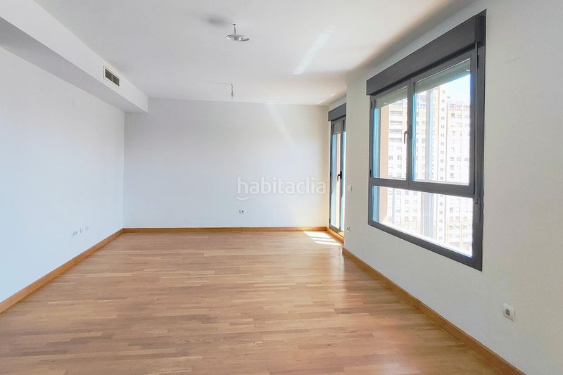 Piso vivienda en novena planta con vistas al mar y garaje en ciutat de les arts i les ciències en Valencia - Imagen 6