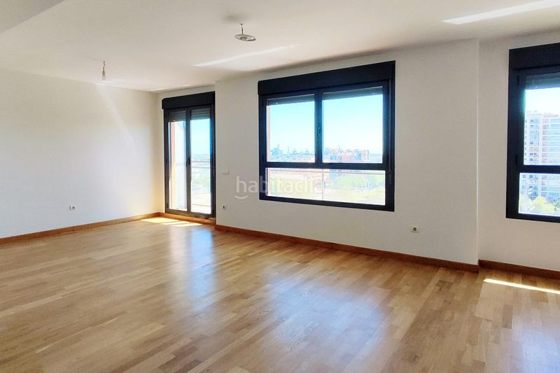 Piso vivienda en novena planta con vistas al mar y garaje en ciutat de les arts i les ciències en Valencia - Imagen 4